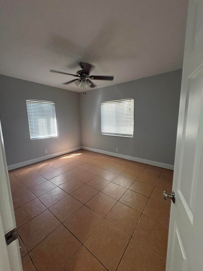 Building Photo - 1340 NW 5th Ave