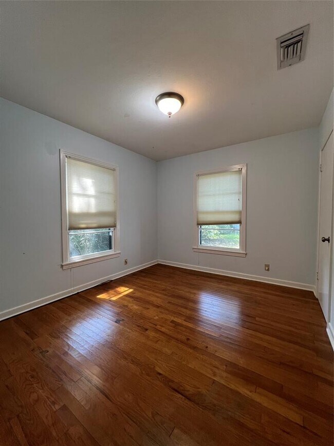 Building Photo - 1511 Romeria Dr