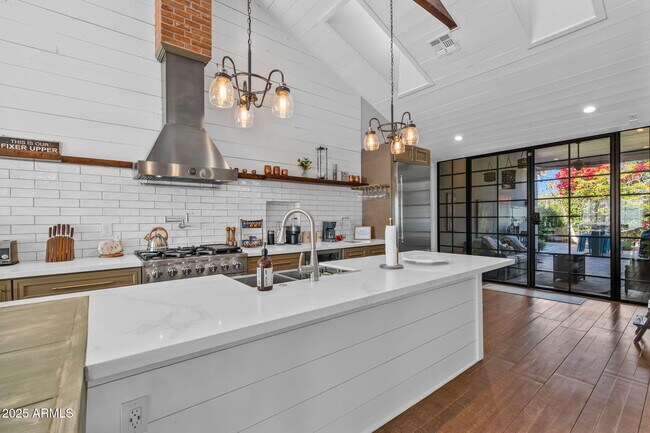 Building Photo - 4402 E Turney Ave