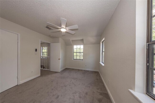 Building Photo - 39 La Buena Vista Dr