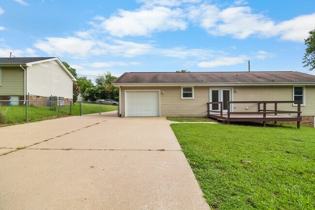 Building Photo - 931 Poppy Dr