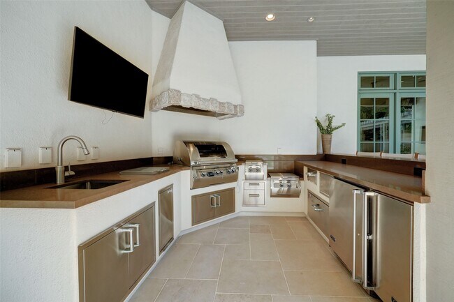 Building Photo - 5610 Lynbrook Dr