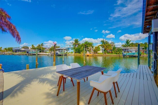 Building Photo - 807 Snug Island