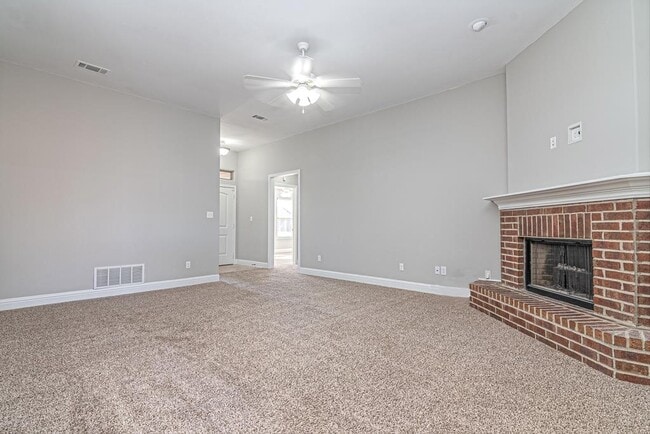 Building Photo - 705 E 96th St