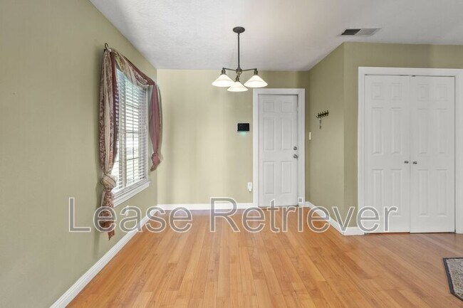 Building Photo - 1244 Royal Oaks Dr