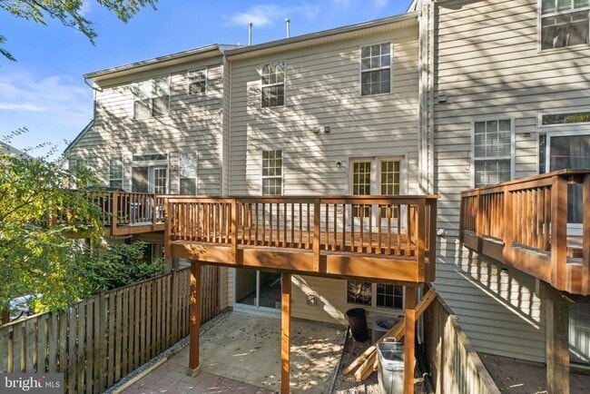 Building Photo - 111 Cavenrock Ct