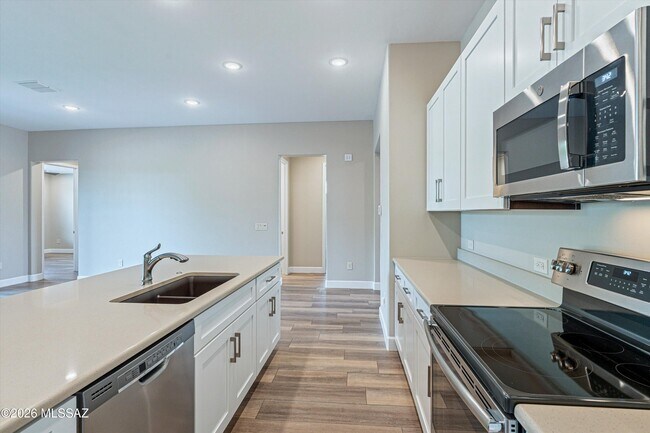Building Photo - 61370 E Flint Dr