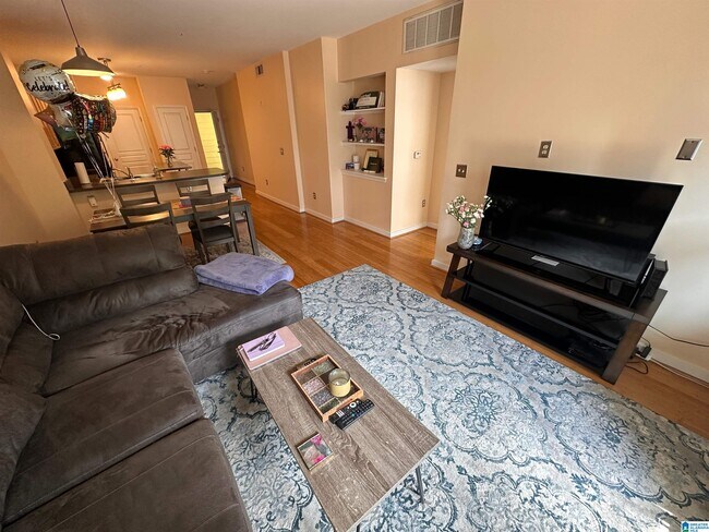 Building Photo - 2020 5th Ave S