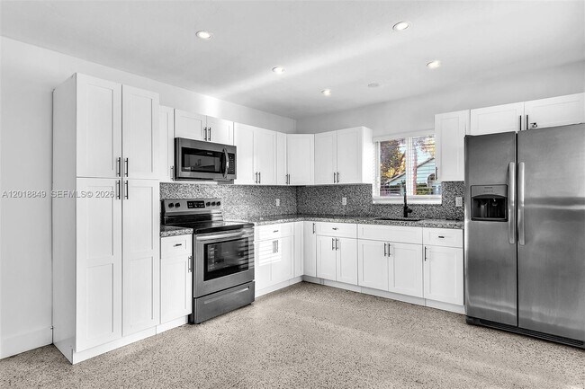 Building Photo - 1550 SW 23rd Ct