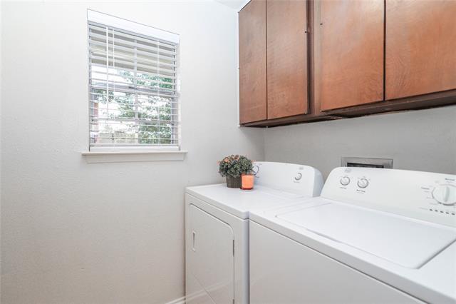 Building Photo - 1963 Shorewood Dr