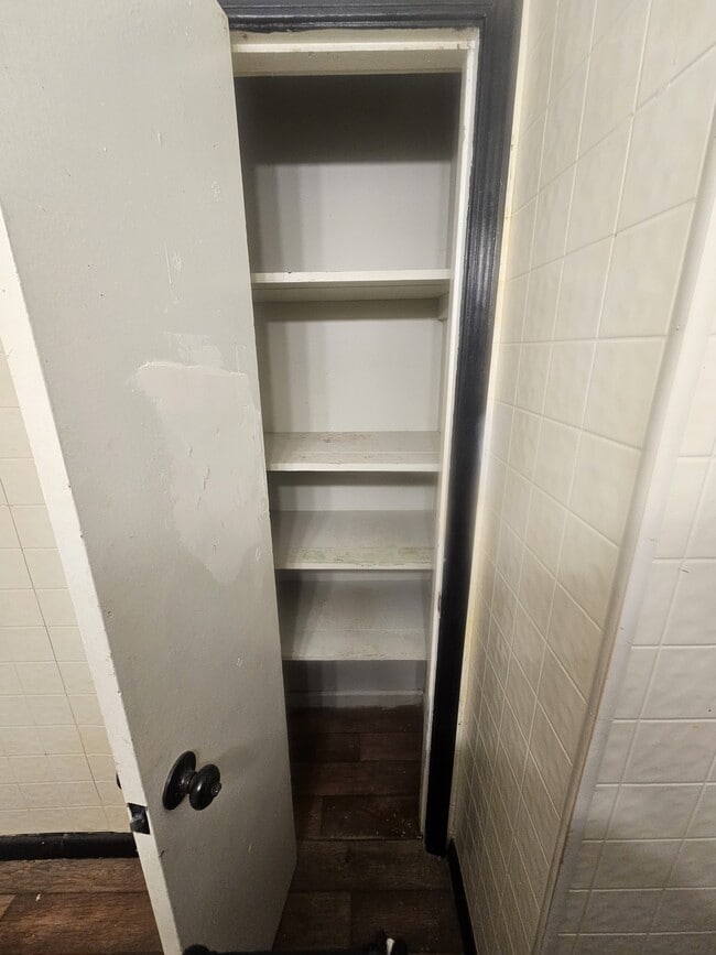 Building Photo - 307 Best St