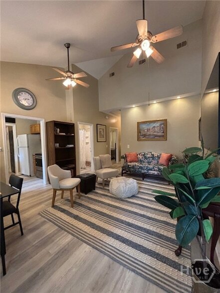 Building Photo - 1126 Collins St