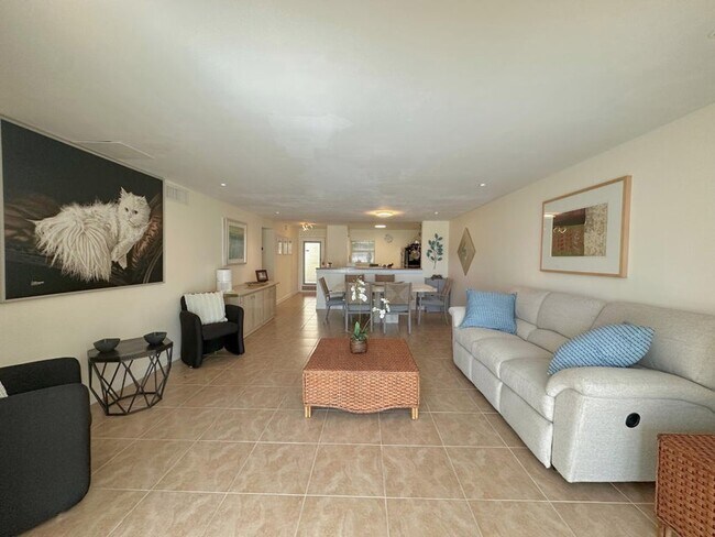 Building Photo - 300 NE 26th Ave