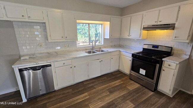 Building Photo - 512 Woodward Ave