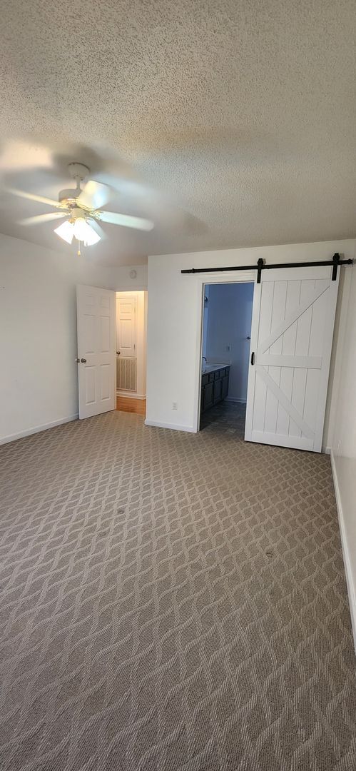 Building Photo - 3 bedroom / 2 bath Perfect location *Available for a 12 month lease* Unfurnished