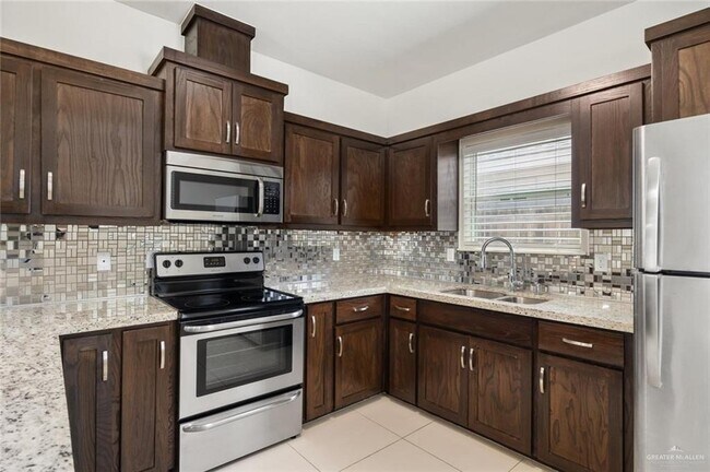 Building Photo - 1709 W Garrison Dr