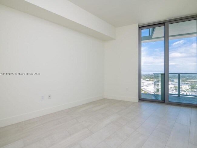 Building Photo - 2000 Metropica Wy