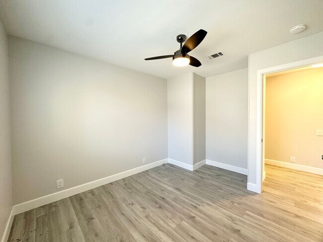 Building Photo - AVAILABLE NOW !! STUNNING 4 Bedroom 2 Bathroom POOL home in La Quinta
