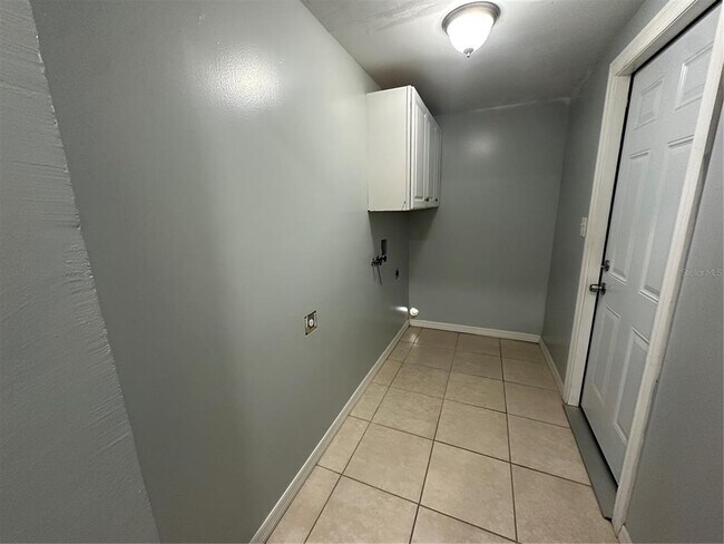 Building Photo - 2121 W Powhatan Ave