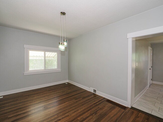 Building Photo - 2 Bedroom, 1 Bathroom American Fork Home
