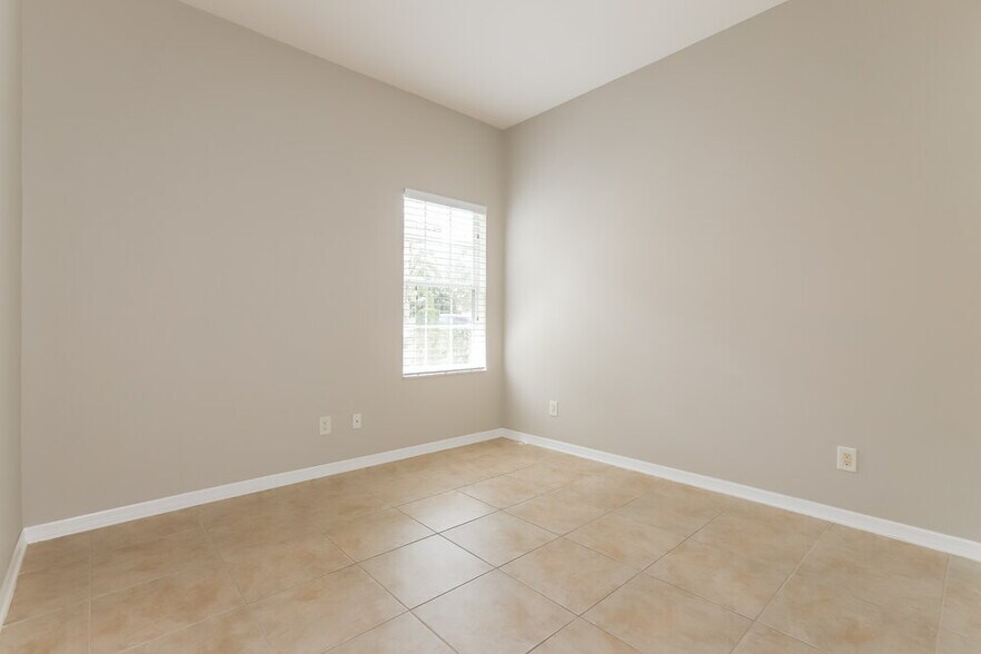 Building Photo - 8229 Santa Rosa Ct