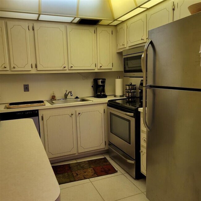 Building Photo - 351 Markham P