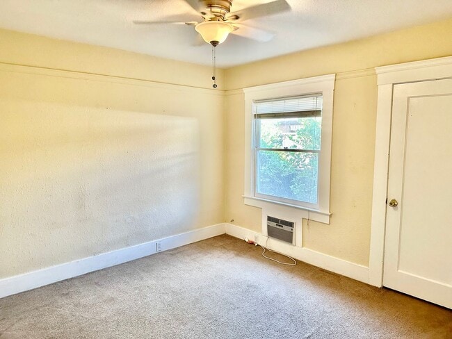 Building Photo - Charming 3/1 in the Heart of Tower Distict