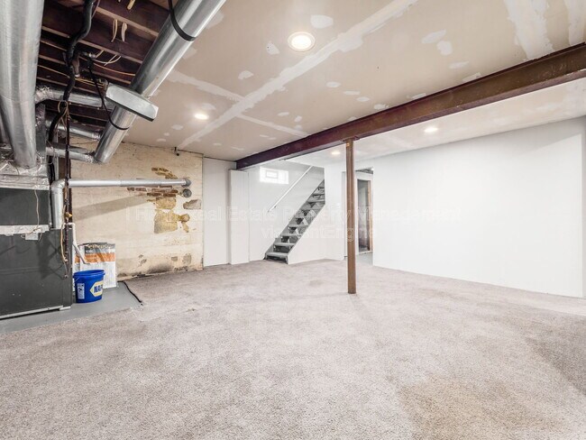 Building Photo - 1621 Sullivant Ave