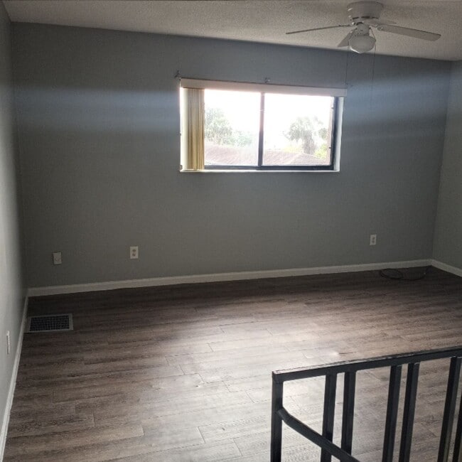 Building Photo - 4218 Overlook Dr