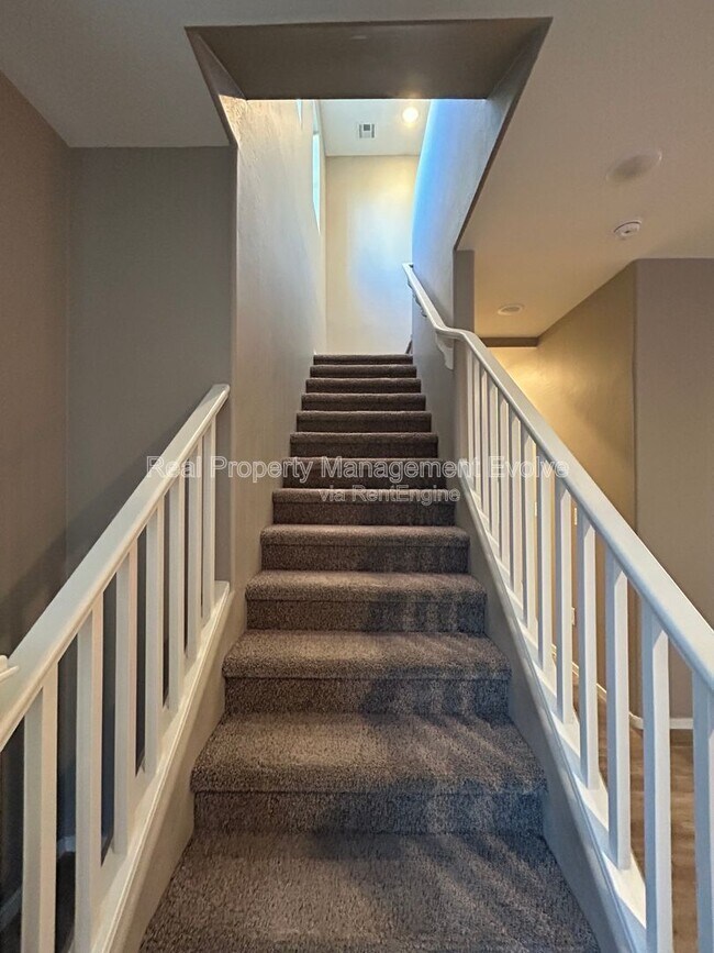 Building Photo - 2329 E Hidalgo Ave