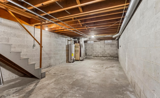 Building Photo - 1320 Alms Dr