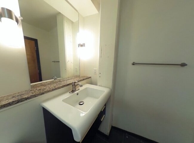 Building Photo - 302 Goshen St