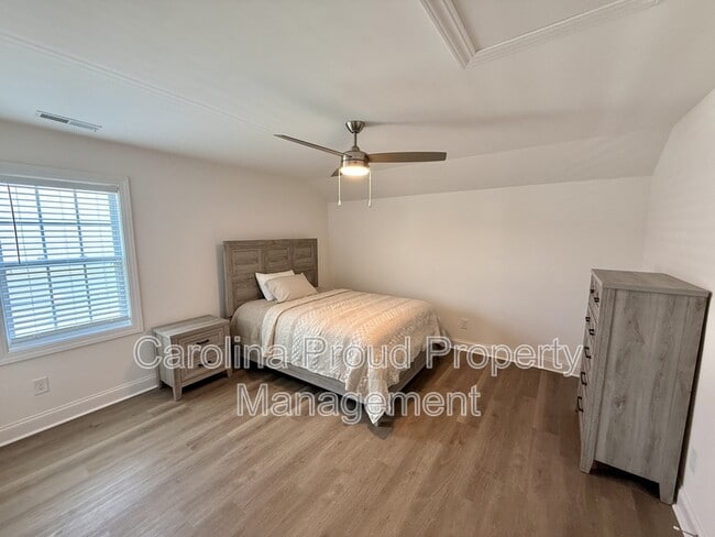 Building Photo - 1413 Dorset Dr