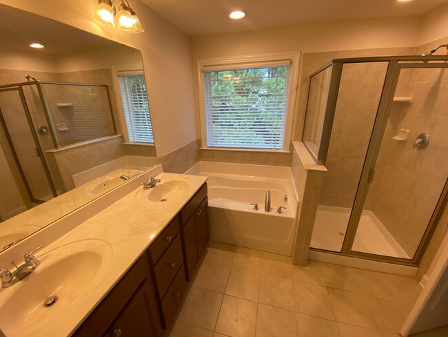 Building Photo - Room in Townhome on Pecan Ridge Way