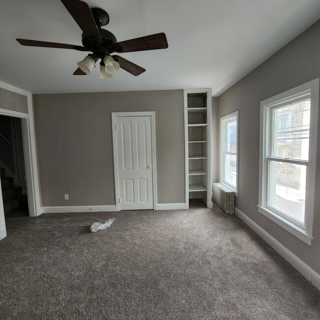 Building Photo - Charming 4BR/1.5BA Home | Modern Finishes | Open Layout | Heart of York City!