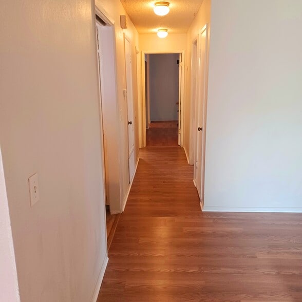 New Hardwood Laminate Floors Throughout - 1190 S Winery Ave