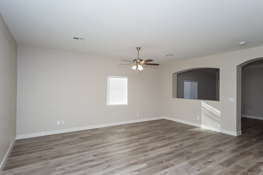 Building Photo - 37 Rosa Rosales Ct