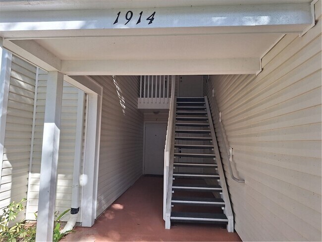 Building Photo - 1914 Westminster Cir