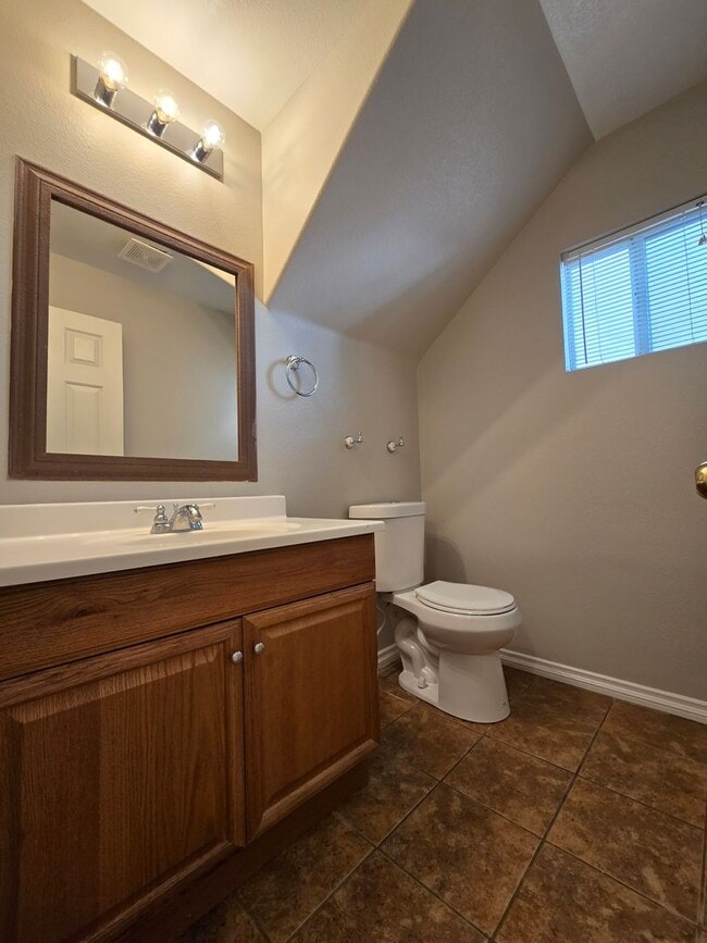 Building Photo - A Fabulous 4 Bedroom Home in N.Las Vegas 1 Bedroom Downstairs.