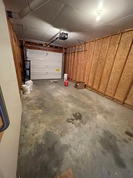 Building Photo - 716 Randy Rd