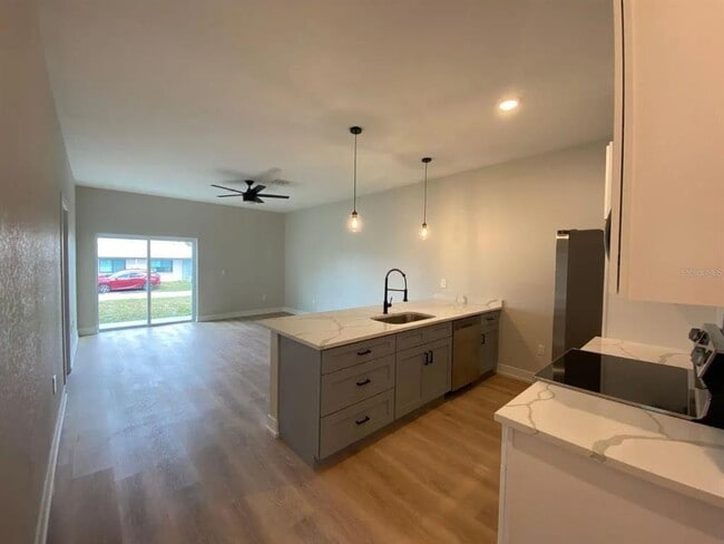 Building Photo - 10524 Pendleton Ave