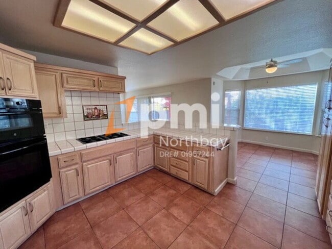 Building Photo - 3213 Hilton Head Dr