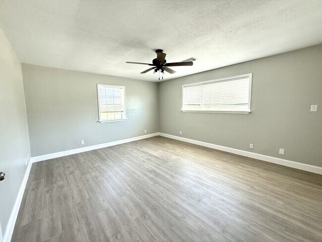 Building Photo - 39 Melody Ln