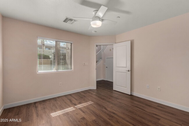 Building Photo - 815 E Rose Ln