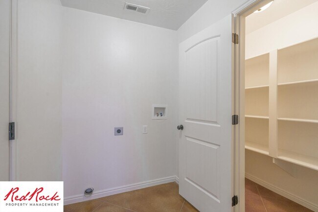 Building Photo - 2801 E 450 N