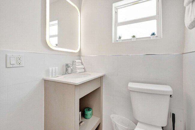 Building Photo - 3020 Seville St