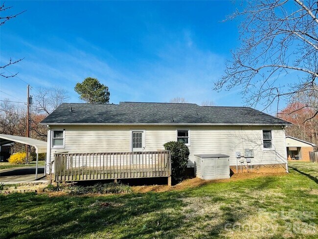 Building Photo - 2499 Brookwood Rd