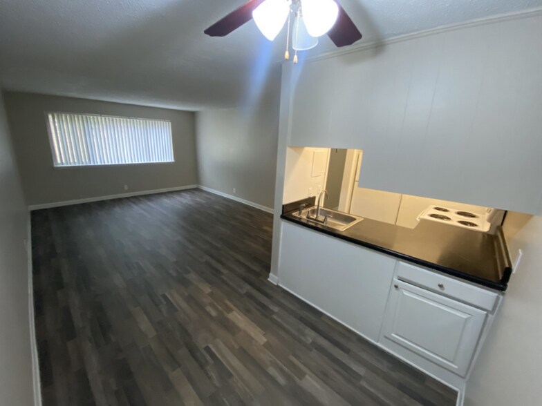 Building Photo - 1005 Hickory Hill Ln