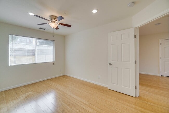 Building Photo - Beautiful 2 Bed/1 Bath Home only Blocks From Downtown Sunnyvale