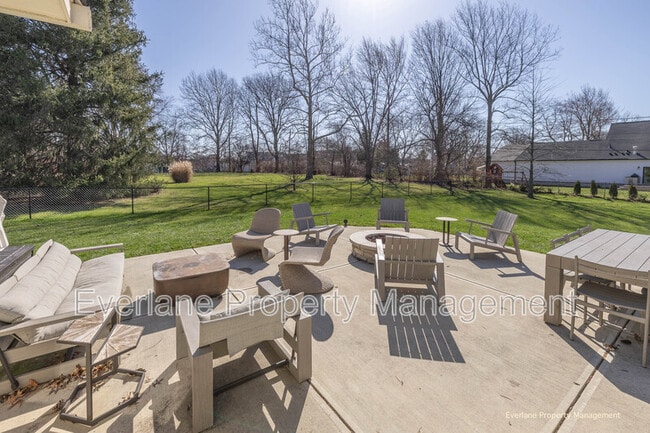 Building Photo - 499 W Main St